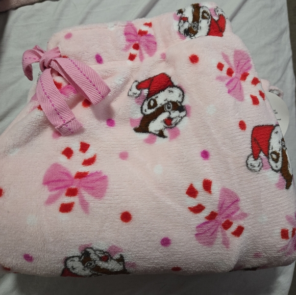 Buccees 2026 Christmas Pink Pajamas with Santa Print - Picture 2 of 4